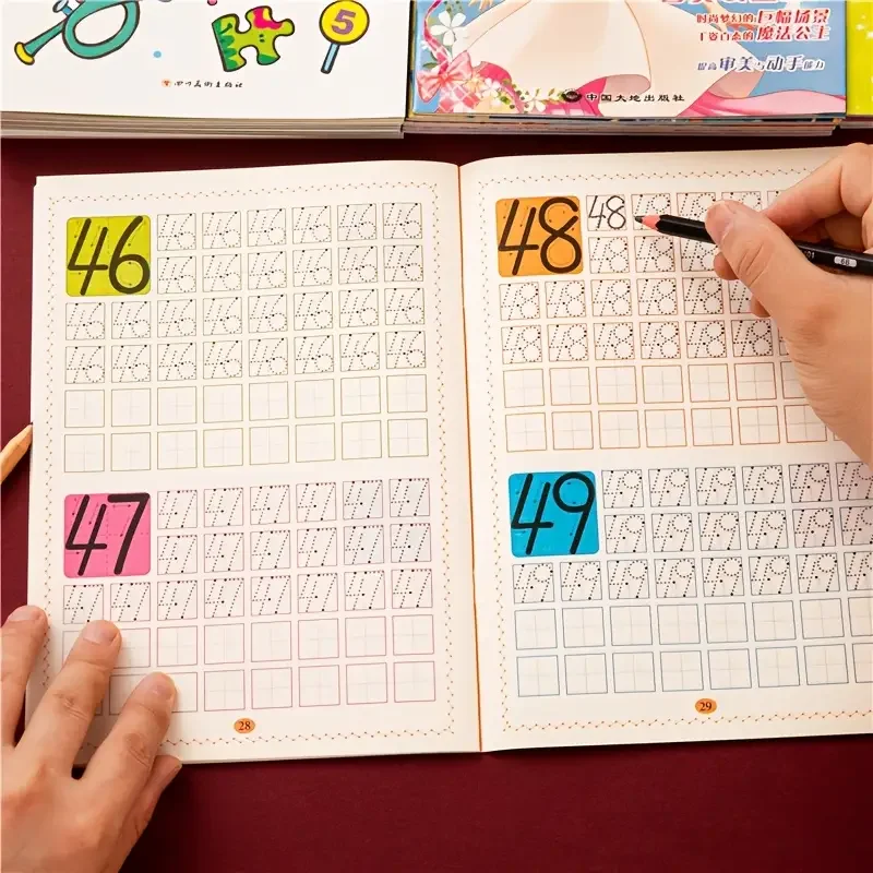 مصنف لتتبع الأرقام من 0-100: الكتابة اليدوية المدرسية تعلم الرياضيات كتاب الكتابة للأطفال