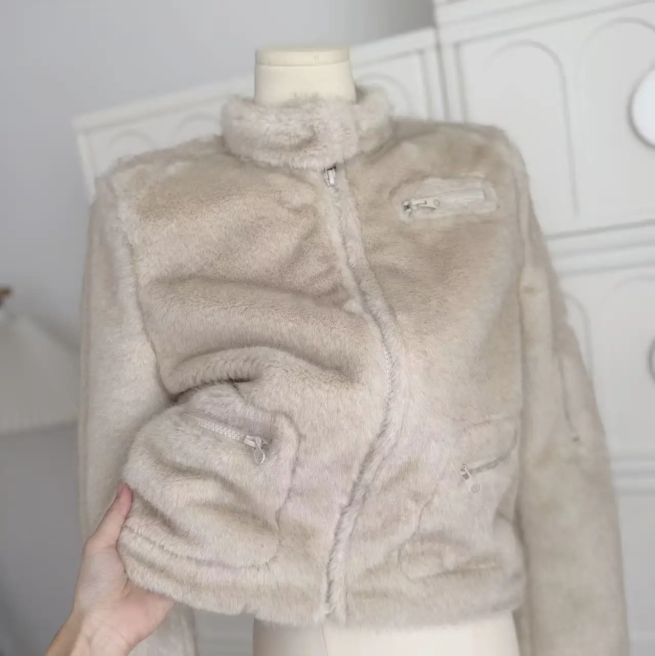 المرأة أنيقة الياقة المدورة طويلة الأكمام فو المنك الشعر معطف قصير سيدة الخريف الشتاء زمم فو الفراء قصيرة أبلى