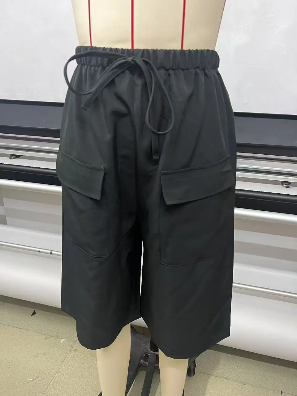 2025 amerikanische Europäische Neue Mode Sommer frauen Einfarbig Casual Trendy Lose Breite Bein Gerade Knielangen Shorts Weibliche