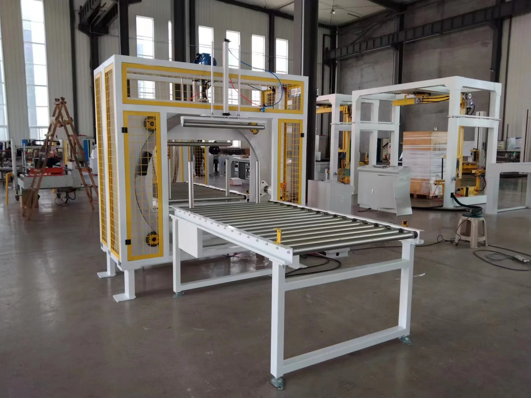 آلة تغليف الأغشية المطاطية للأثاث المداري من الألومنيوم #4