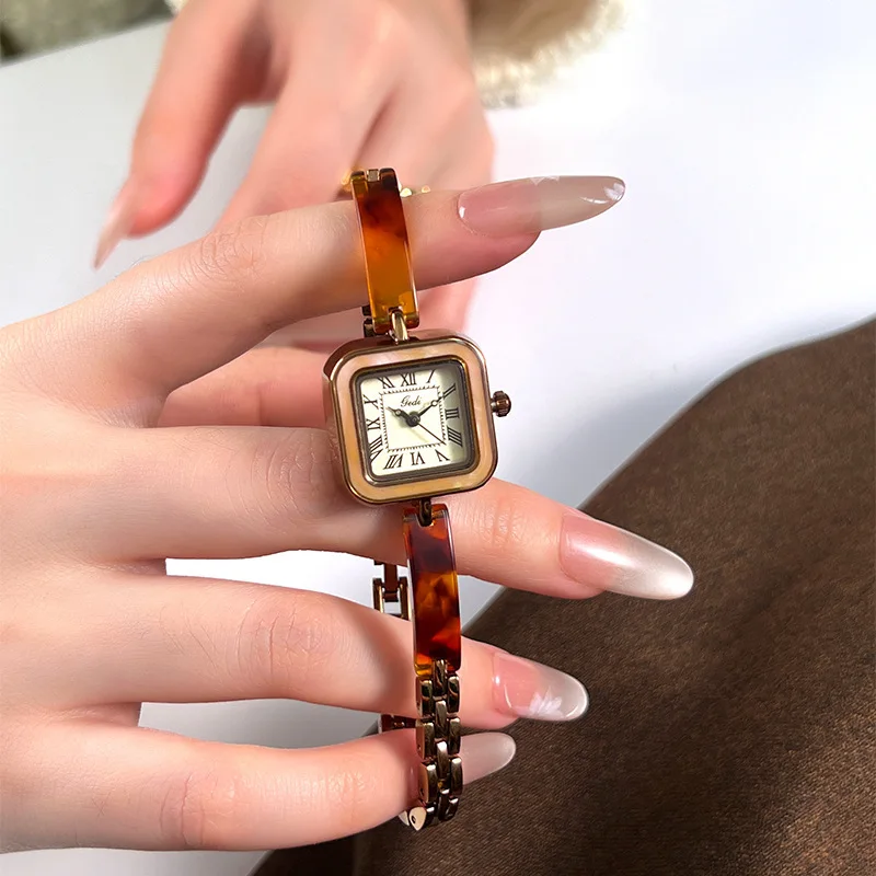Retro luxury small square watch ladies bracelet watch high-end medieval style temperament fashion female quartz watch