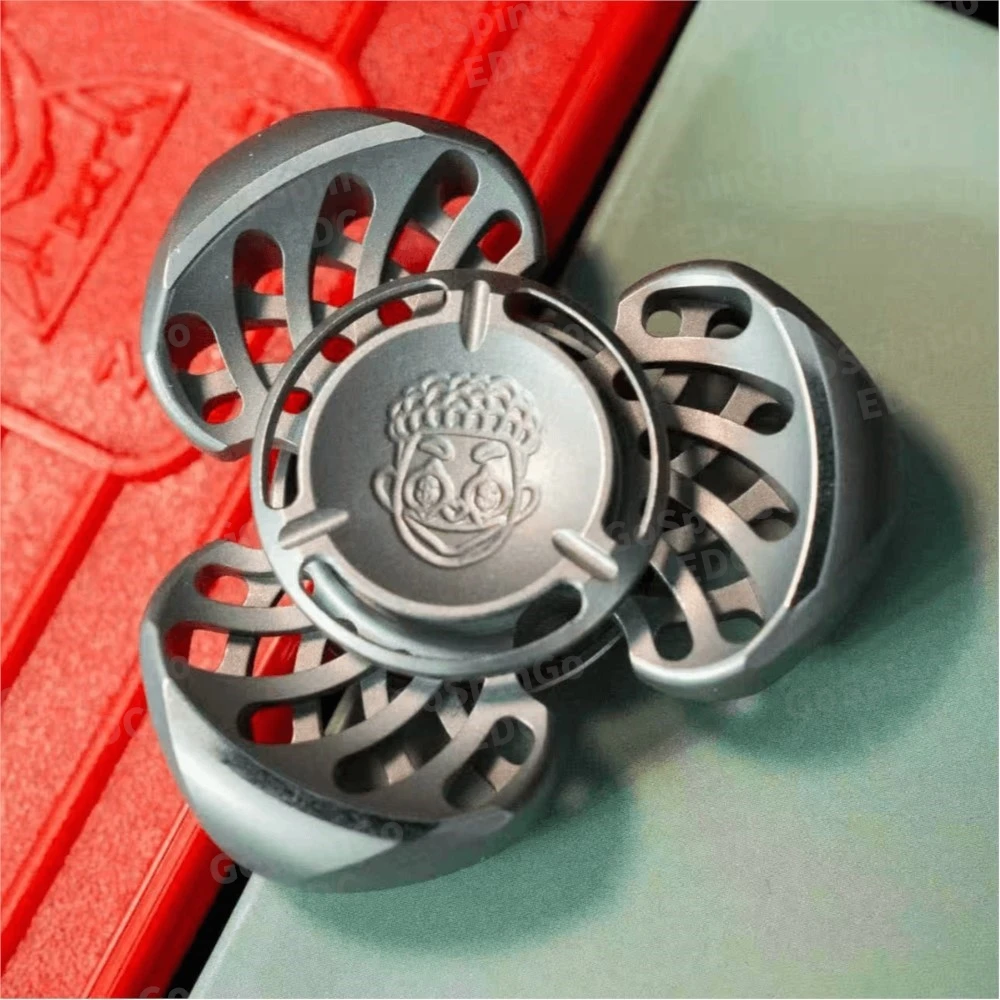 ZacLab EDC ฟิดเจ็ตสปินเนอร์ไทเทเนียมขนาดเล็ก รุ่นลิมิเต็ด 88 ชิ้น สัมผัสการใช้งาน ฟิดเจ็ตสปินเนอร์สามใบพัด ช่วยบรรเทาความวิตกกังวล