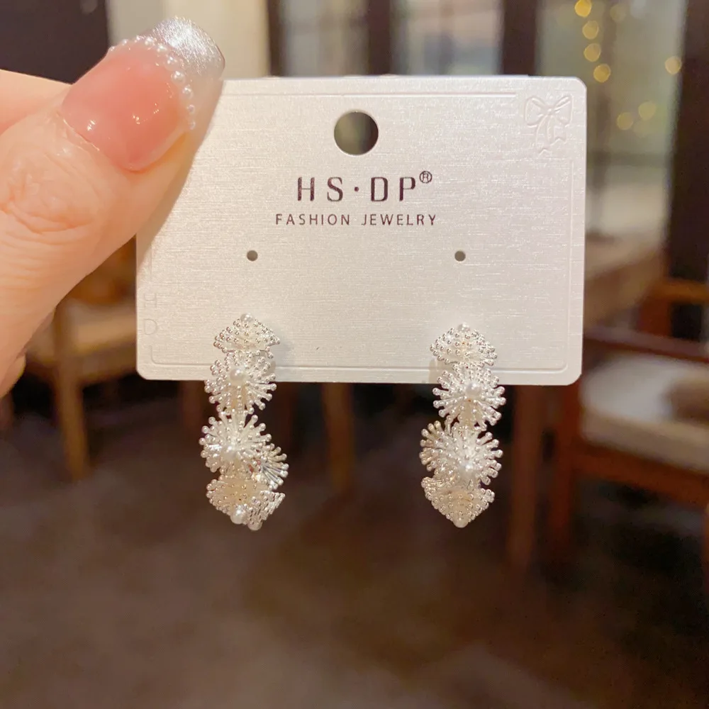 Spiky Burst Textured Hoop Earrings Micro Beaded Starburst Statement Ear Ring Chic Daily Fashion Jewelry Accent For Ladies