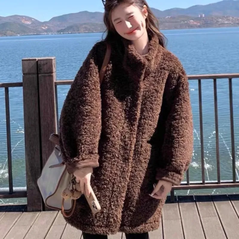 

Women's Oversized Faux Shearling Jacket Mid-Length Plush Sherpa Coat for Petite Women with Thick Warm Lining 2025 Winter Coats