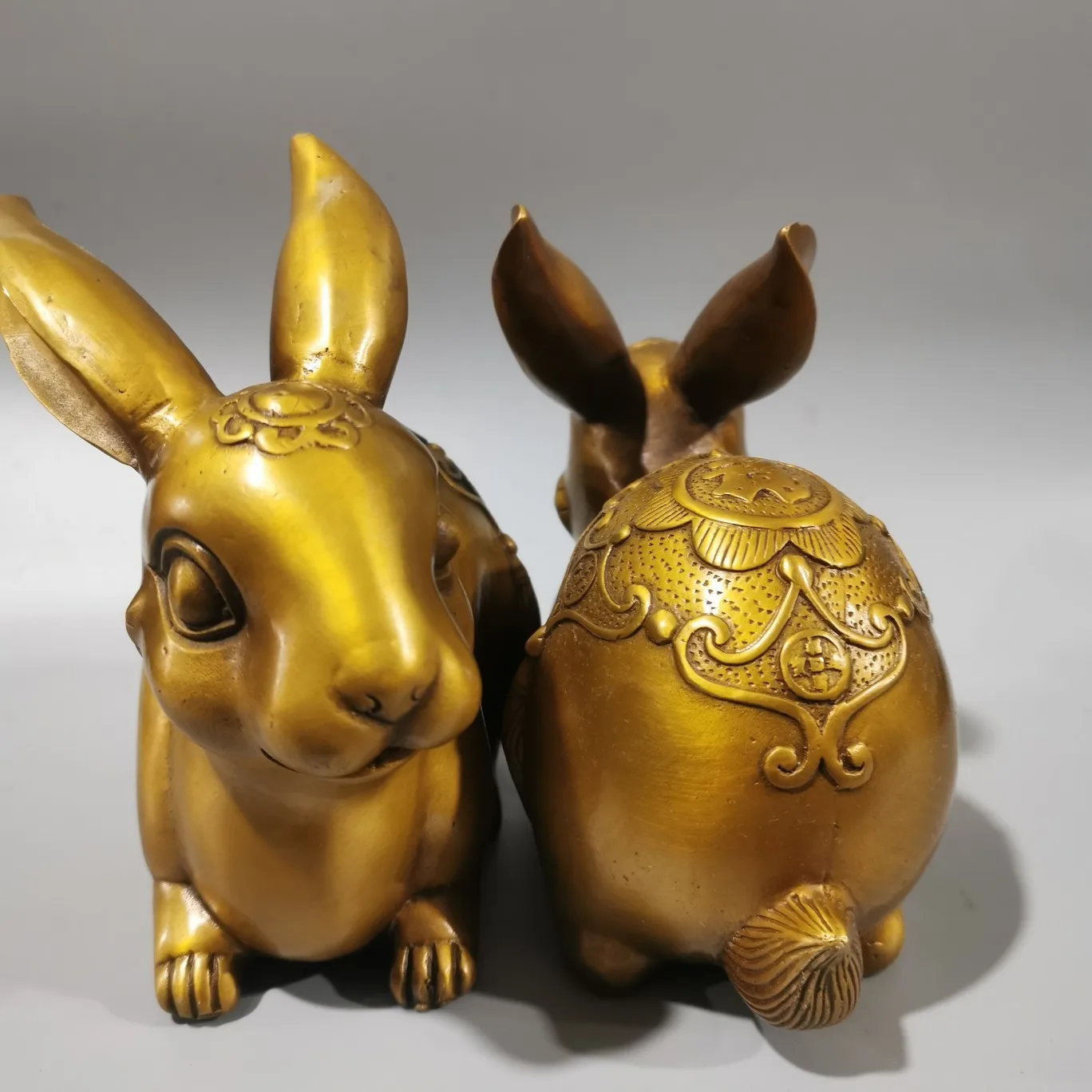 2 Pack Cute Rabbit Statue Home Decor Animal Sculpture Feng Shui Golden Rabbit Ornament Brass Crafts Desk Accessories