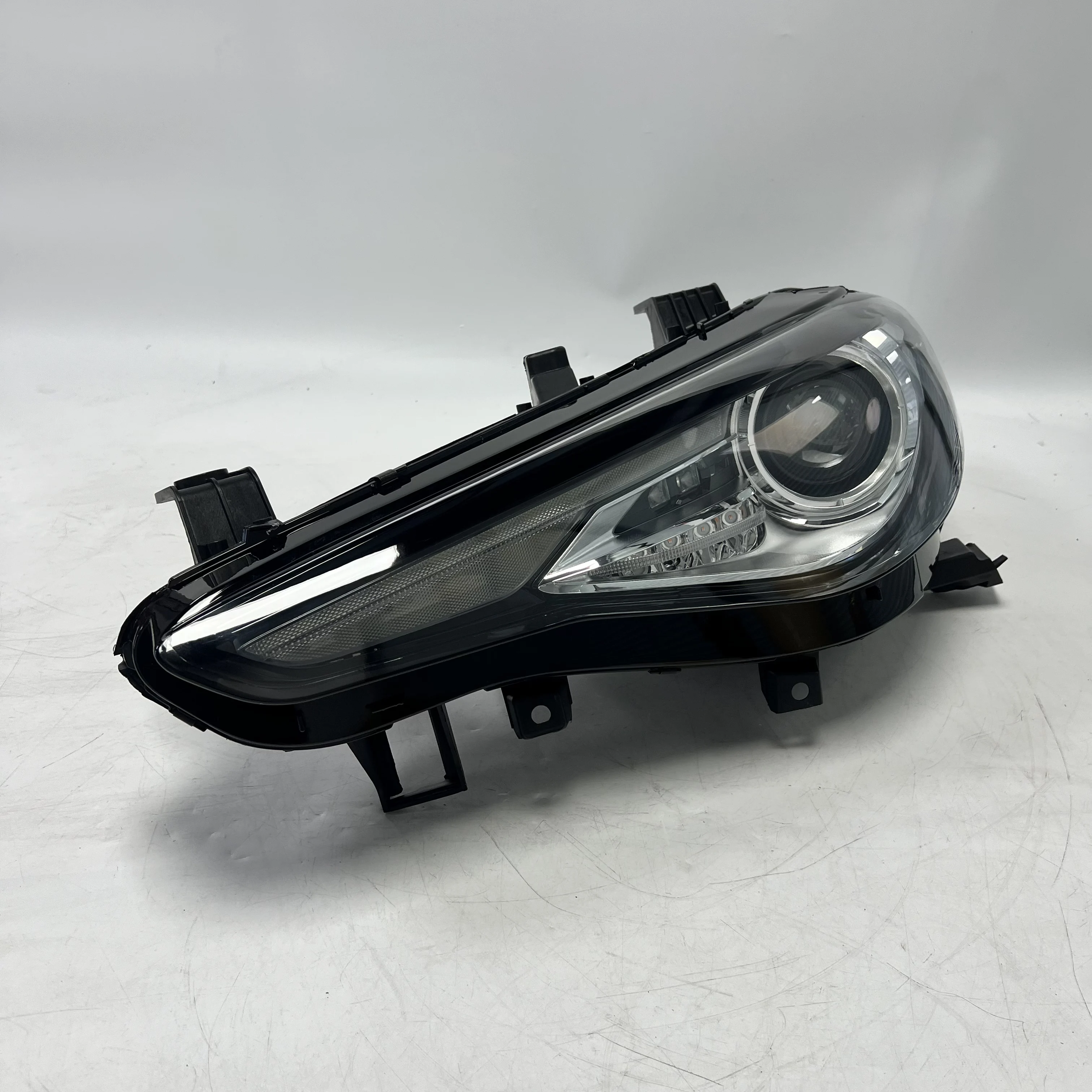 For Alfa Romeo Giulia Headlight 2017-2022 Giulia 200HP 280HP Headlights Xenon HID Headlight Assembly Giulia Headlamp