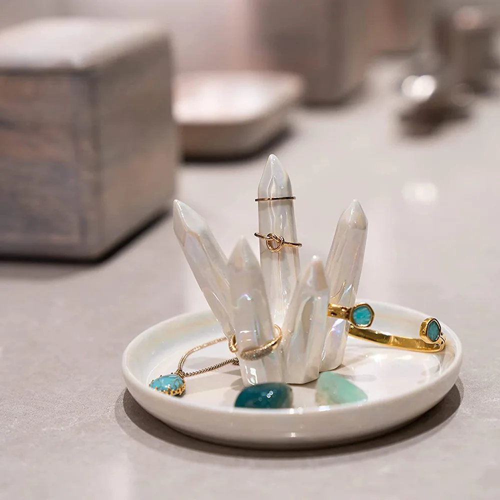 Porta anelli in ceramica semplice europeo e americano, vassoio per gioielli a forma di grappolo di cristallo, decorativo da tavolo smaltato con perle bianche
