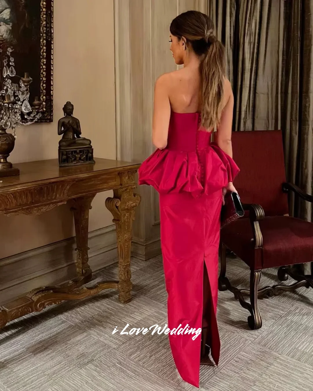 فساتين سهرة حمراء بدون حمالات 2025 بدون أكمام حورية البحر سبليت بدون ظهر زر طول الأرض مطوي فستان حفلات الزفاف حسب الطلب