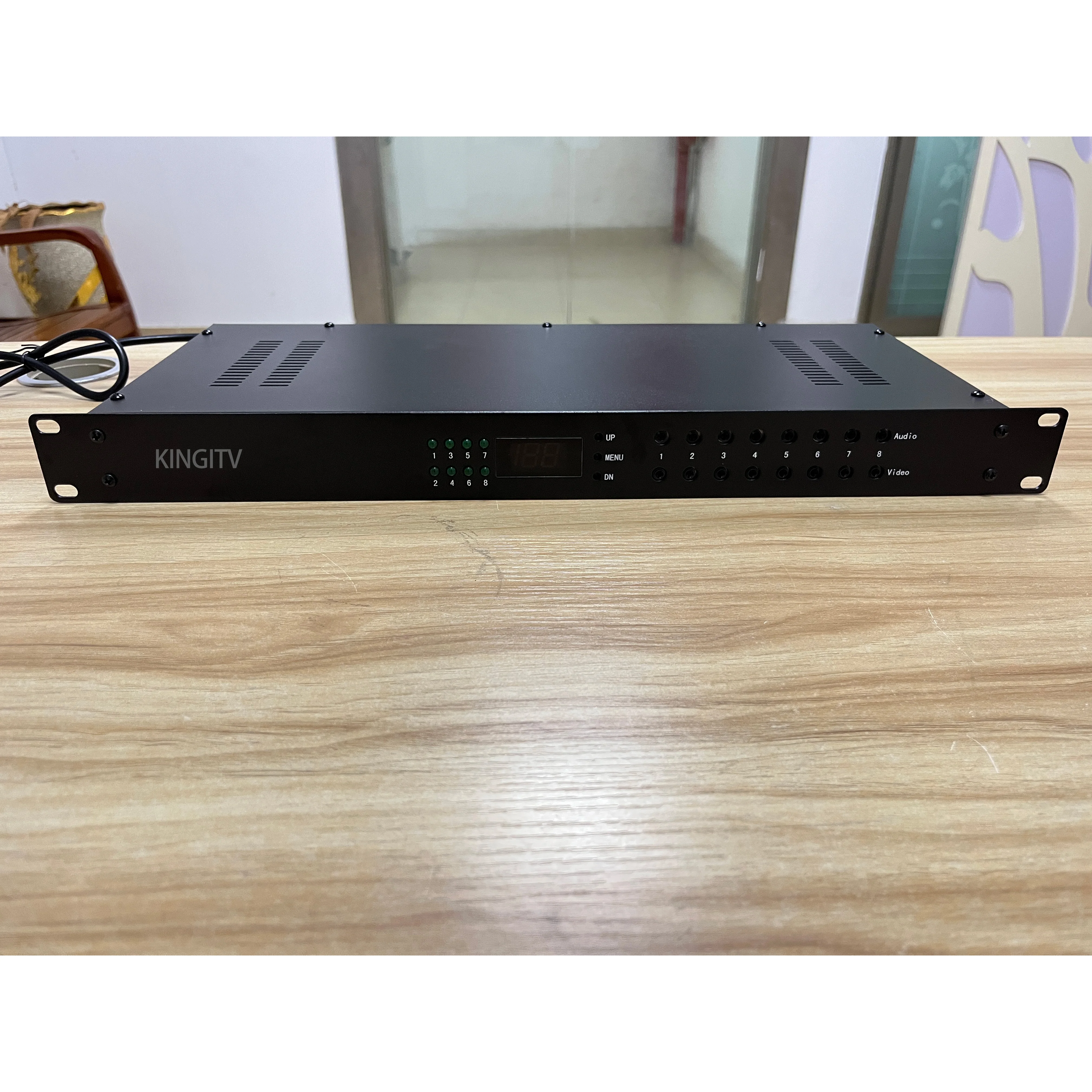 8 قنوات التناظرية المغير AV إلى RF فندق كابل الجبهة نهاية الصوت والفيديو إلى RF PAL-DK PAL-BG NTSC RF المغير