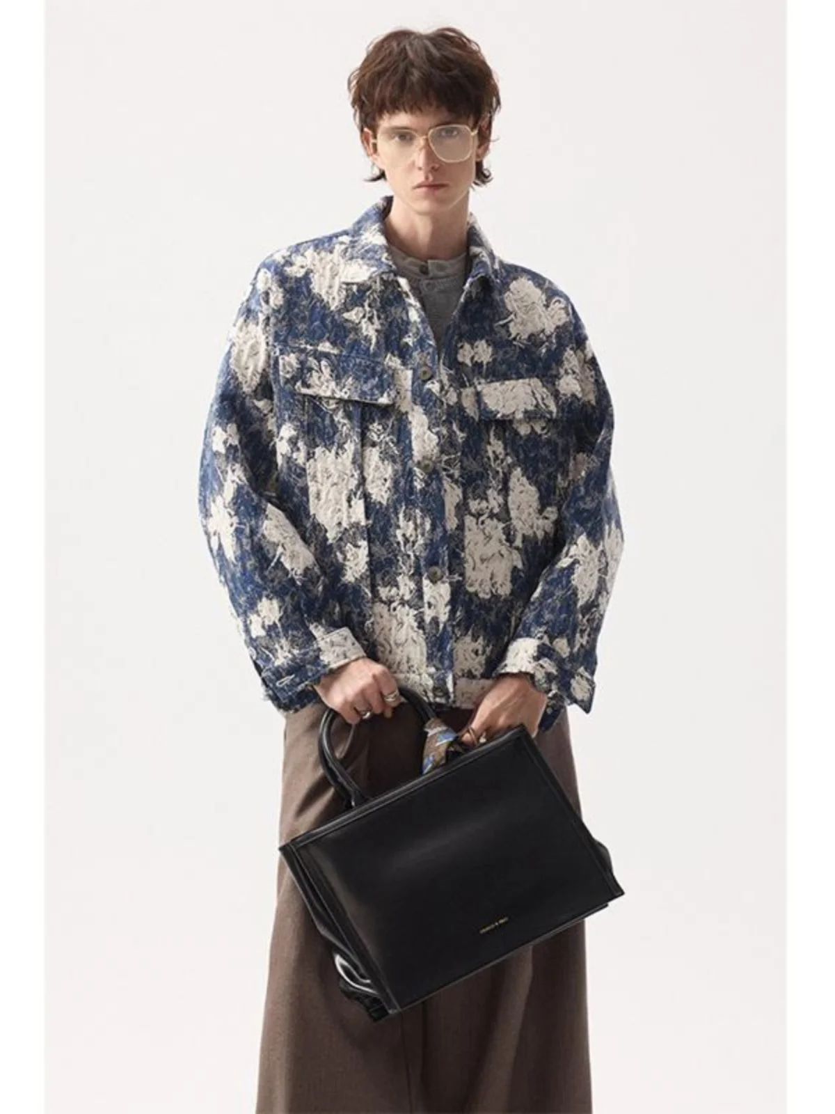 

TANGZ Studio Japanese Retro Floral Embroidery Denim Jaet ex Trendy Workwear Top for Couples Youth Autumn Wear