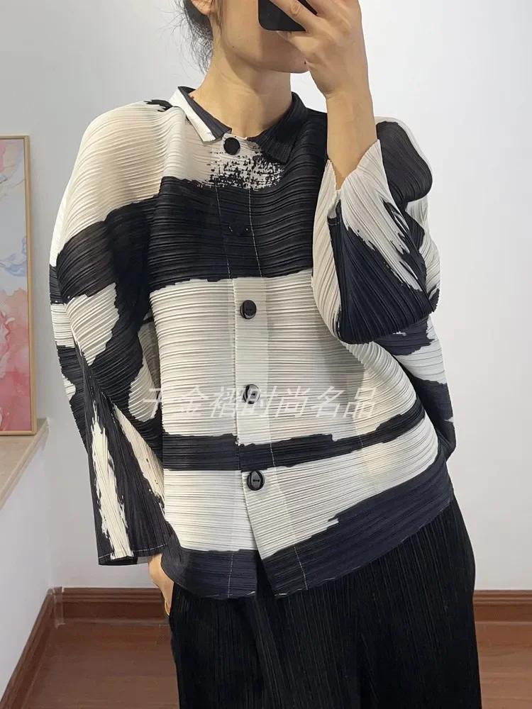 Miyake 2024 Herbst/Winter Neue Damen-Oberteile in Passenden Farben, Modische Lockere Fledermausärmel-Strickjacke mit Einreihiger Knopfleiste – Detail 4