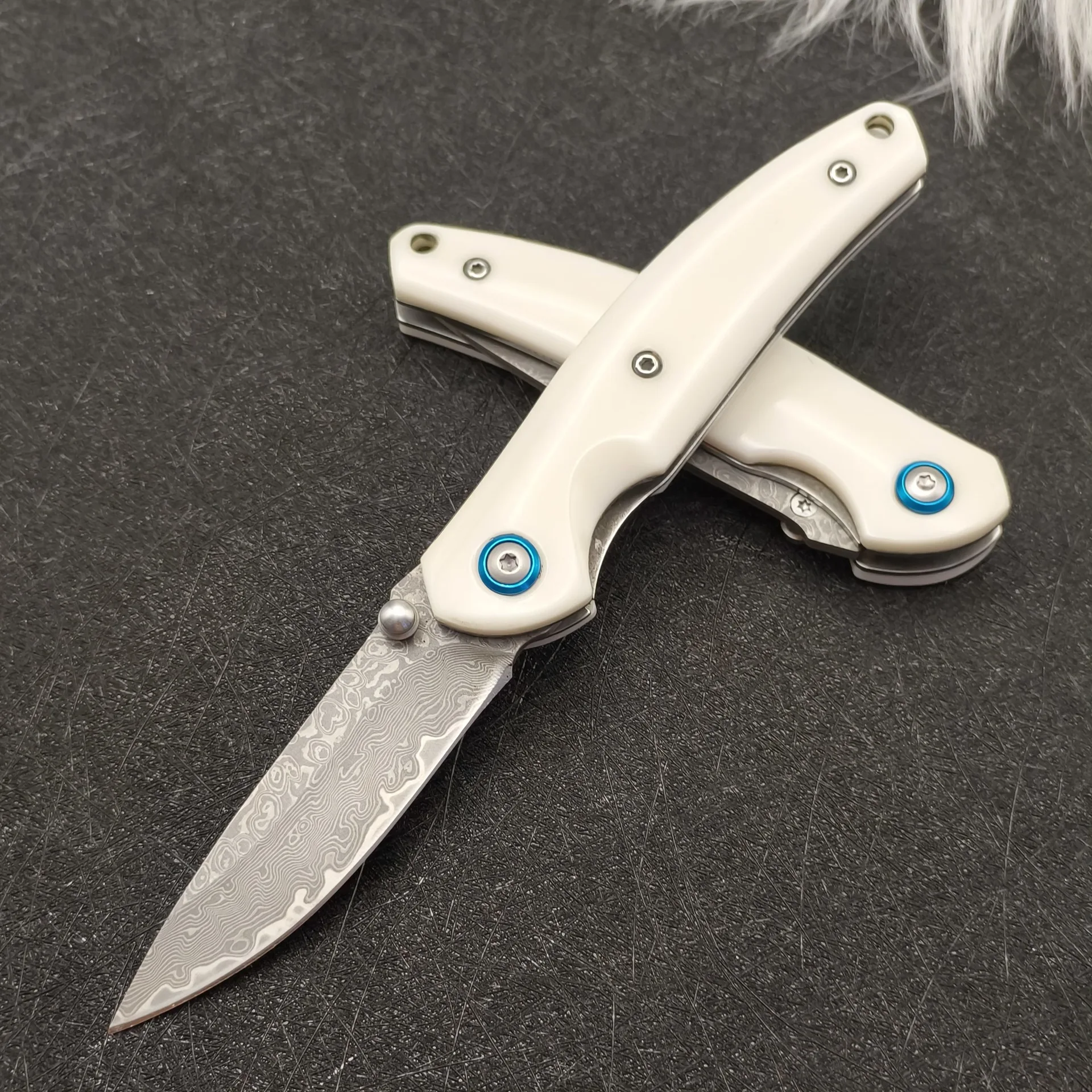 

Портативный складной нож VG10 из дамасской стали 61HRC, высокая твердость, уличные ножи ручной работы, белая акриловая ручка