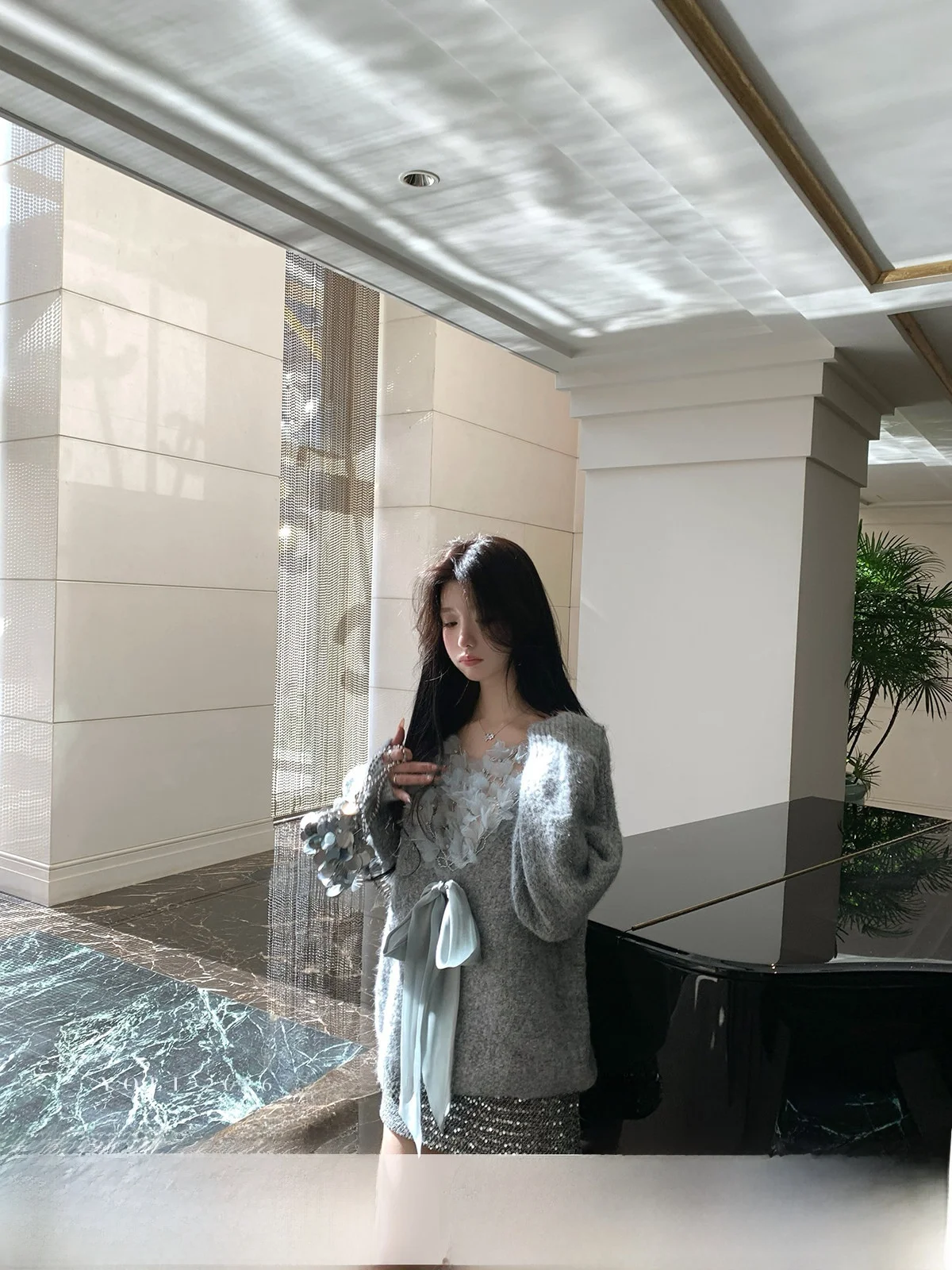 

Шерстяной свитер YOLI для женщин: свободный, повседневный, универсальный, весенний, модный, стройнящий, с длинным рукавом, V-образным вырезом, от Zhang Yuli