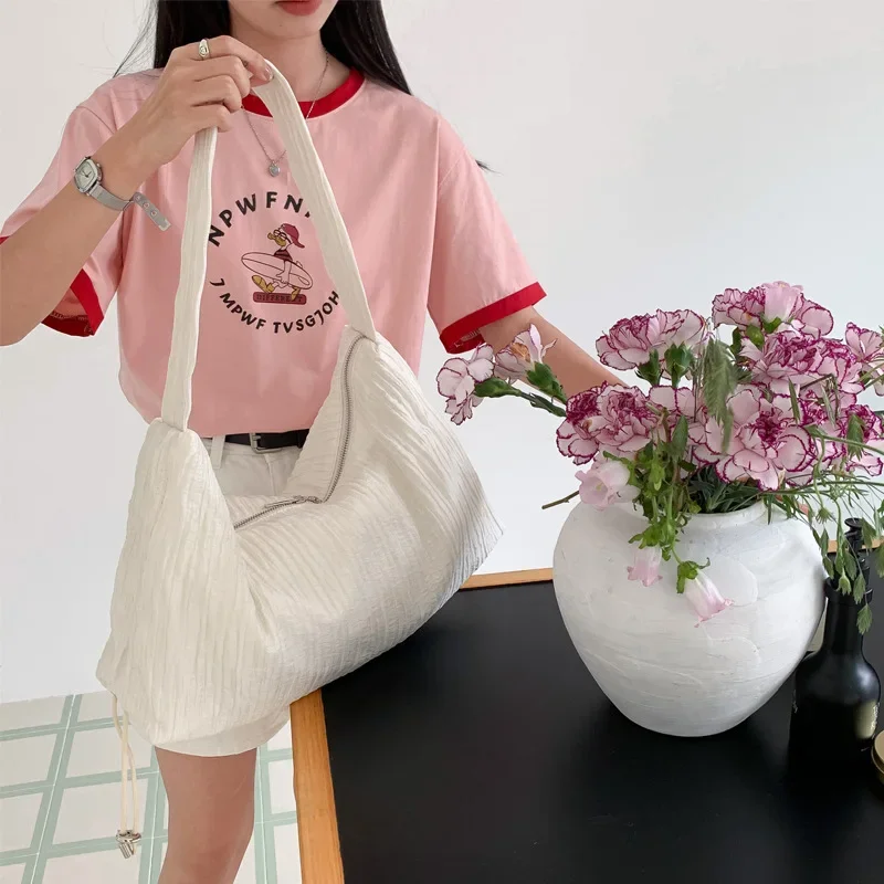 

Summer New Women's Bag Japanese and Korean Ins Simple, Fashionable, Large Capacity, Versatile, Wrinkled, High End Shoulder Bag