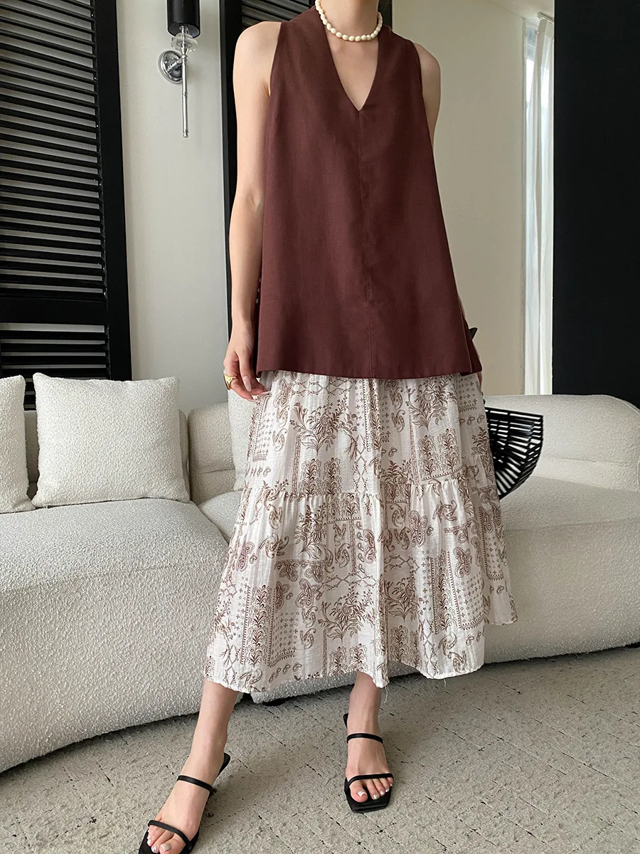 Sommerliche Damen-Weste in unifarbenem Design mit V-Ausschnitt und lockerem Schnitt ohne Ärmel. – Detail 38