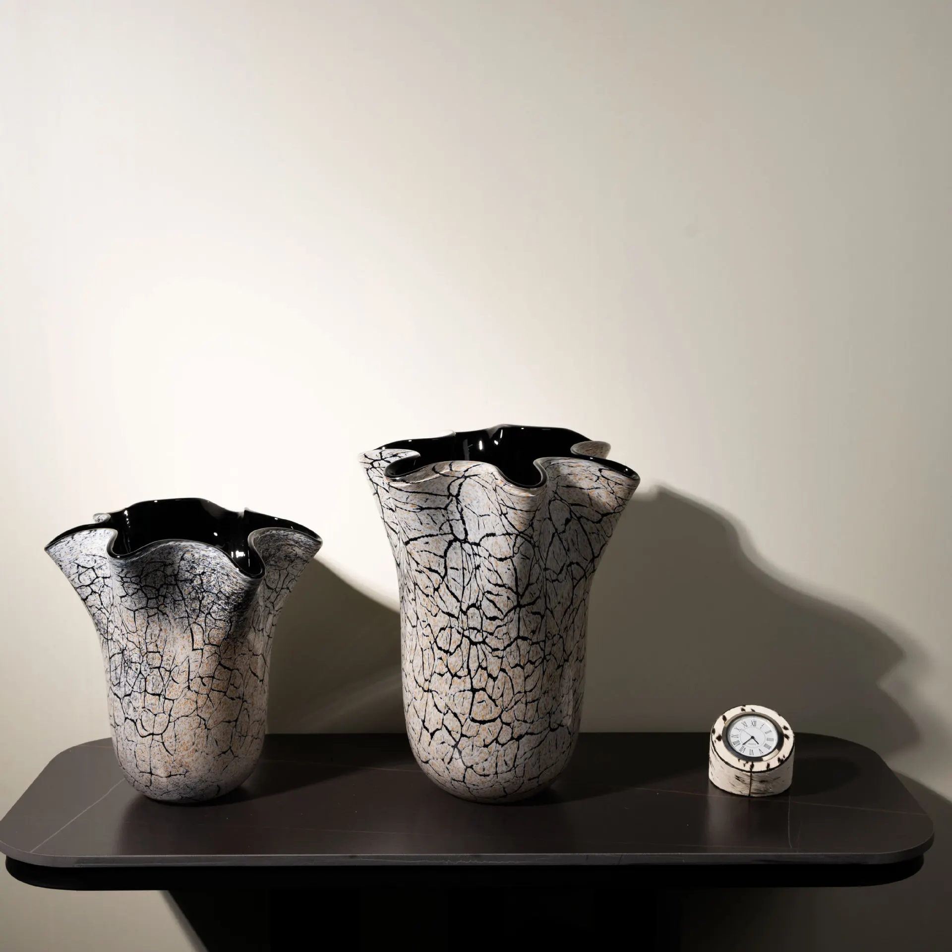 New Chinese light luxury irregular hand pinch buckle special-shaped glazed vase model room living room hotel restaurant entrance