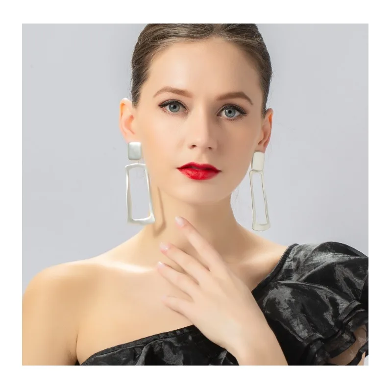 

Hot-selling Atmospheric Exaggerated Earrings Personalized Geometric Fashion Versatile Medium and Long Women's Ear Clips