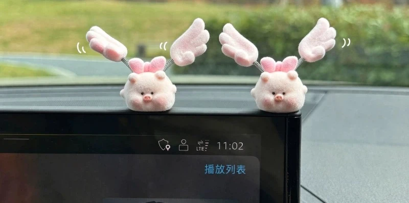Cute Flocking Flying Pig Car Ornament Moving Wings 2026 New Healing Stress Relief Car Decoration Auto Interior Accessory