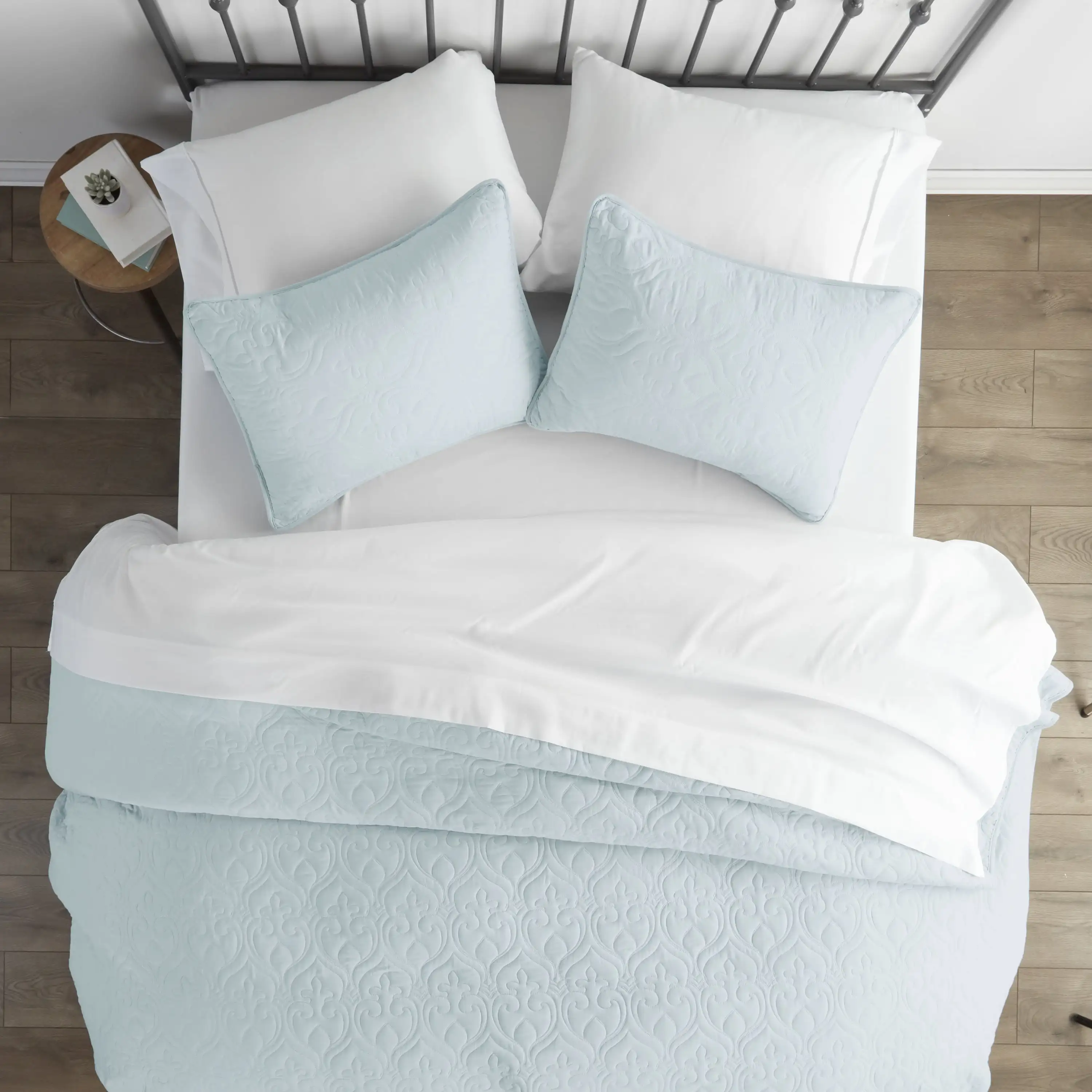 

Pale Blue Damask Pattern Quilted Coverlet Set, Full/Queen