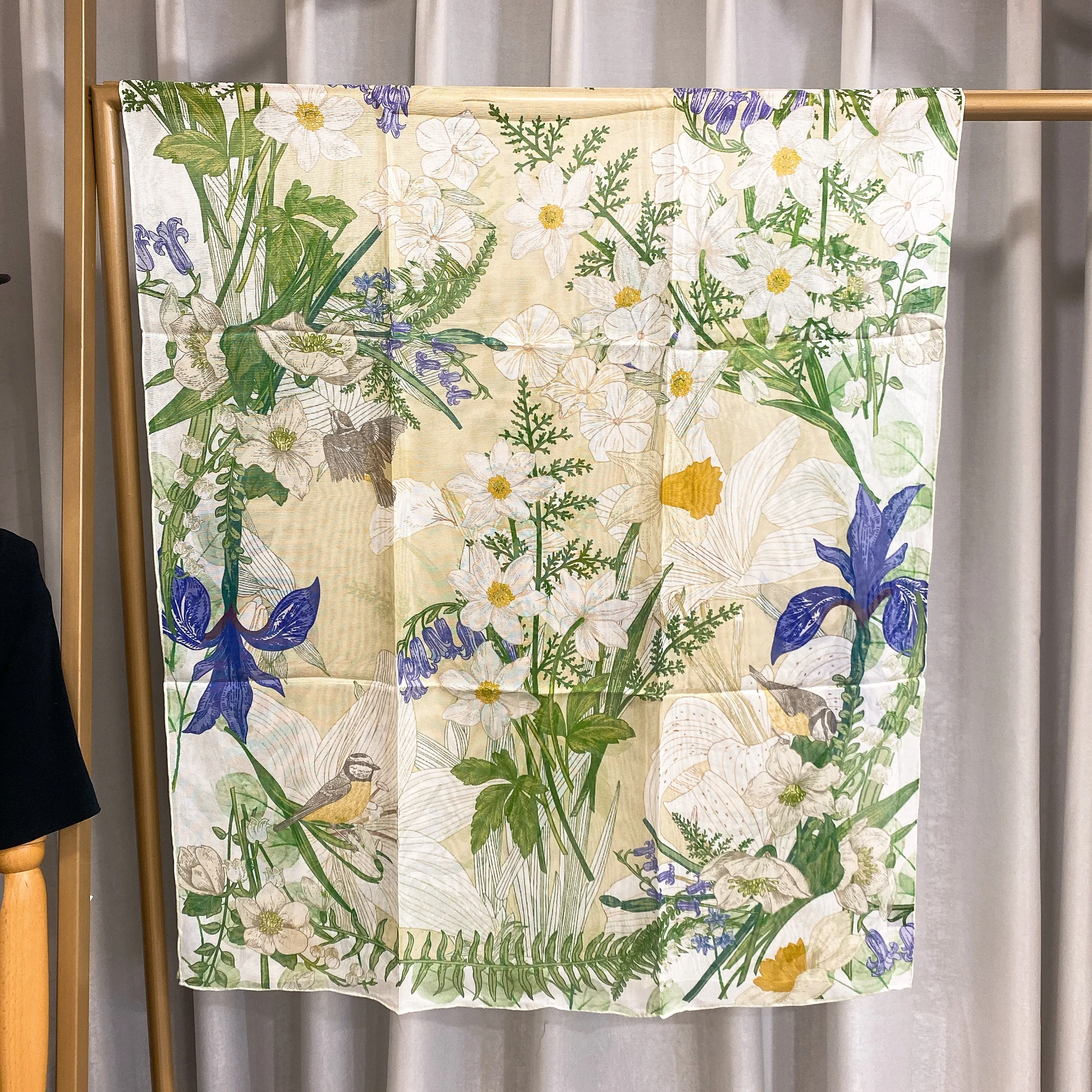 sciarpa-in-chiffon-di-seta-fre-lilies-85x90-cm-lunghezza-estesa-tessuto-twill-grande-e-versatile-per-donna-per-tutte-le-stagioni-primavera-estate-autunno