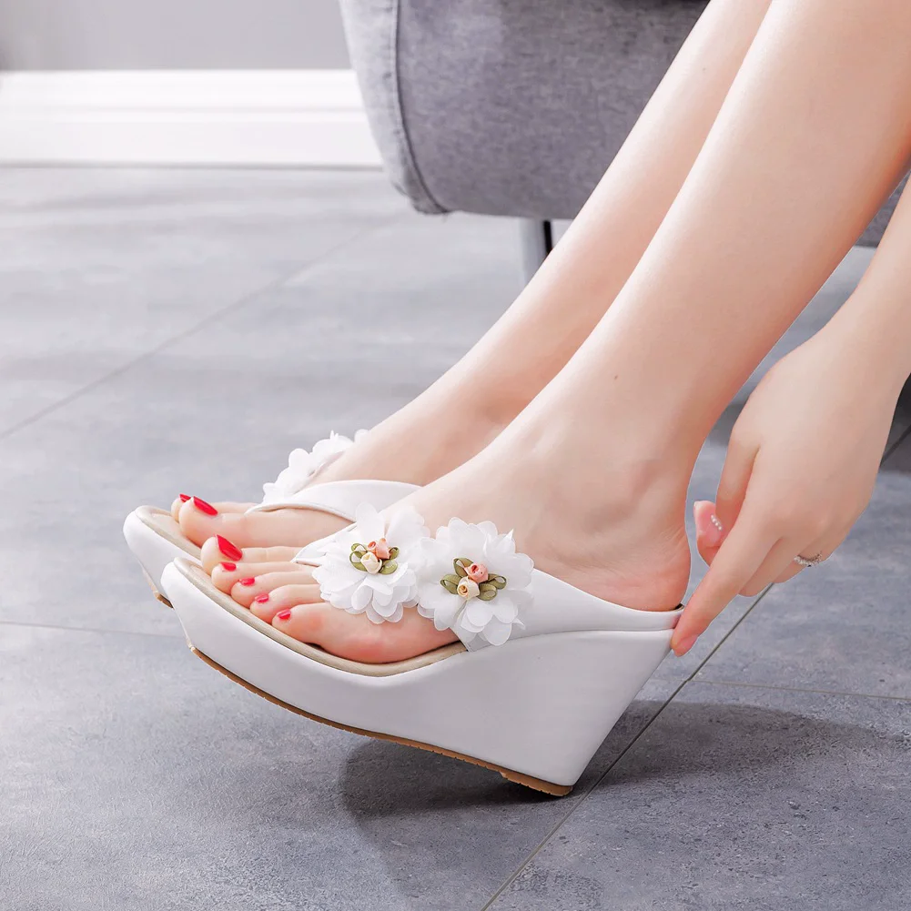 

Summer new round head white lace flower slope heel flip-flops banquet large size high-heeled waterproof platform women's sandals