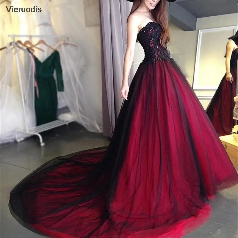 Abiti da sera bordeaux 2022 Sweetheart senza maniche Applicazioni in pizzo Backless Piano Lunghezza Abiti da ballo per feste Tulle Sweep Train