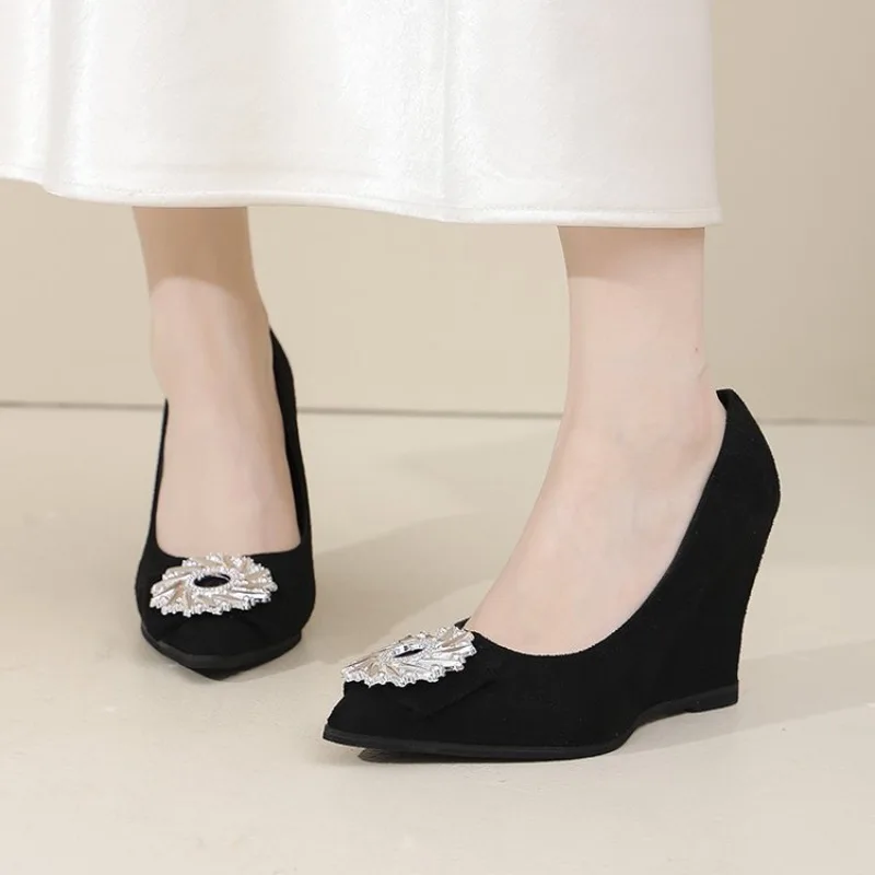 

Diamond Pointed High-heeled Shoes for Women in The Spring of 2026, New Slope Heel Shallow Mouth Professional Single Shoes