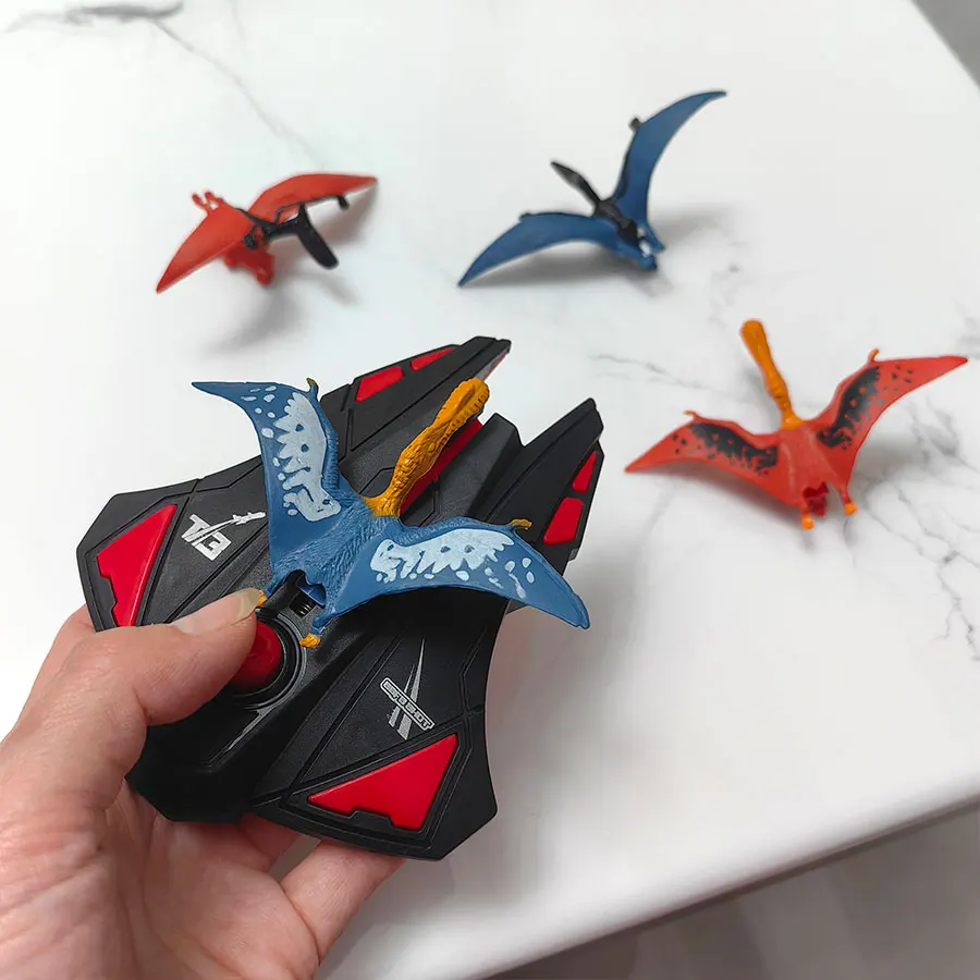 

Black Flying Shooting Toy 1 Piece Launcher +4 Piece Dinosaur Simple Launcher Toy Suitable for Outdoor Entertainment Manual Launc