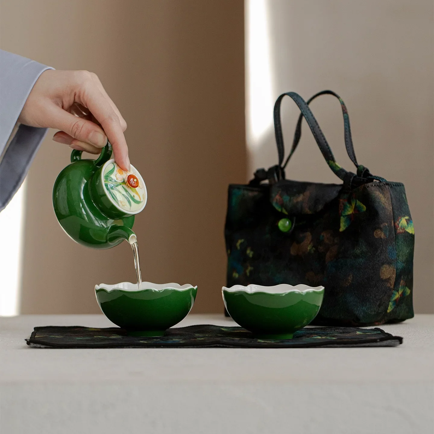 Green Butterfly Shadow 1Pot 2 Cups Hand-painted Narcissus Travel TeaSet Outdoor Portable Fabric Storage Bag Spring Outing TeaSet