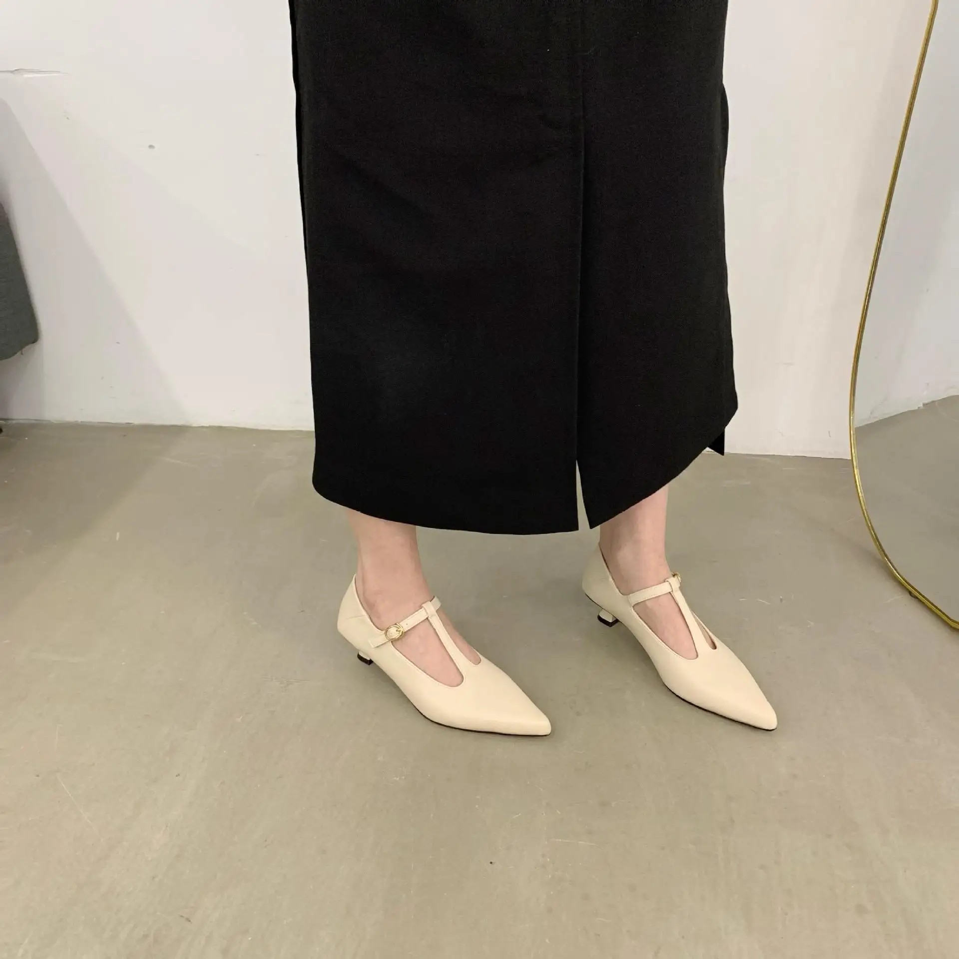 Pointed Toe Shoes Woman Flats Casual Female Sneakers Low Heels Oxfords Shallow Mouth Dress Leather New Rubber Leisure Buckle Str