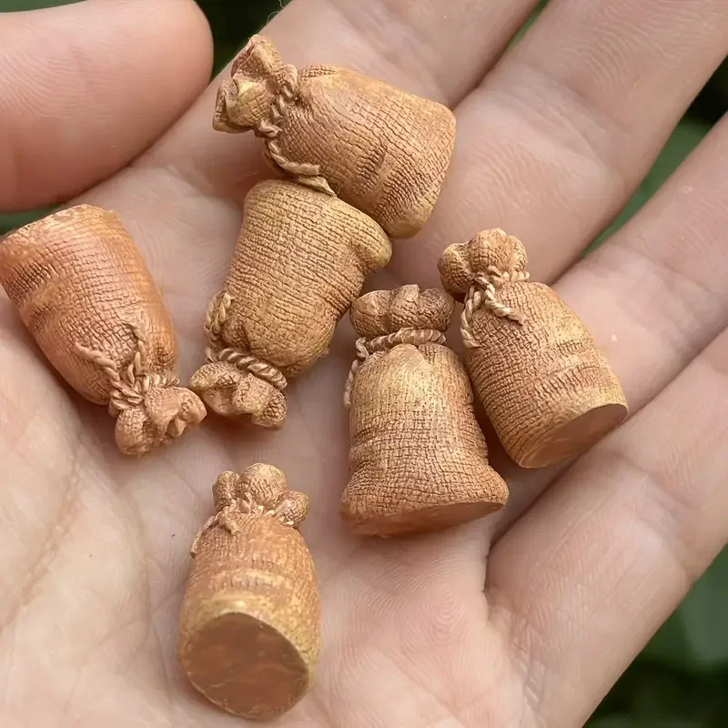 10 Pcs Resin Crafted Realistic Burlap Sack Statues Miniatures for Multiple Scenes Christmas Home Decoration