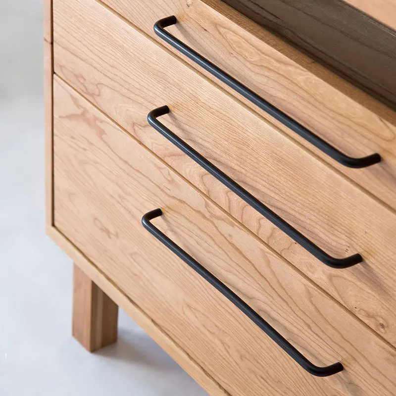 Nordischer Esszimmer-Seitenschrank aus massivem Holz, integriert an der Wand, Hochschrank, Weinschrank, Wohnzimmer, Spind, Aufbewahrung