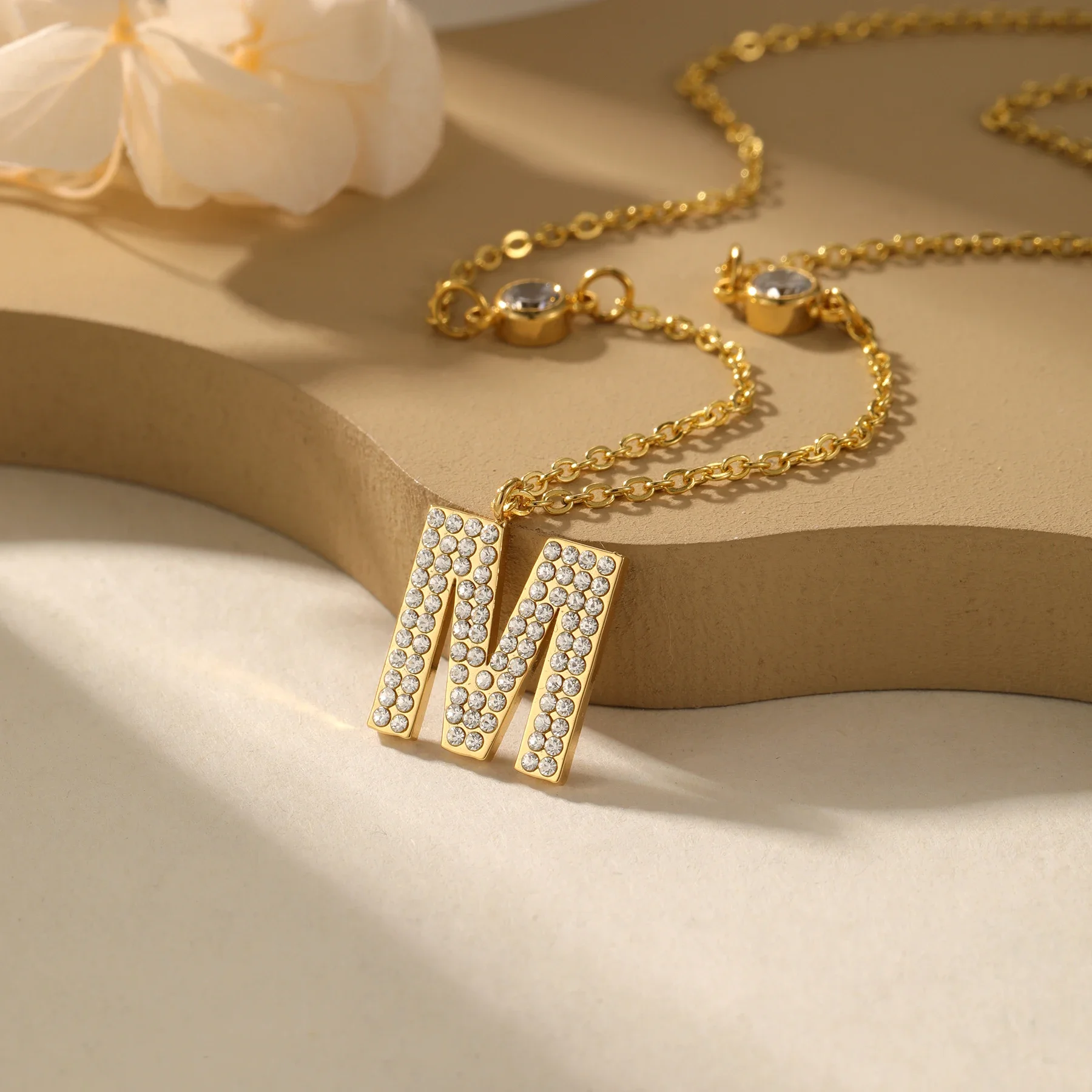 

Customized Initials Necklace Diamond Jewelry White Diamond Chain Summer Luxury Jewelry Letter Charm Necklace for Women Gift