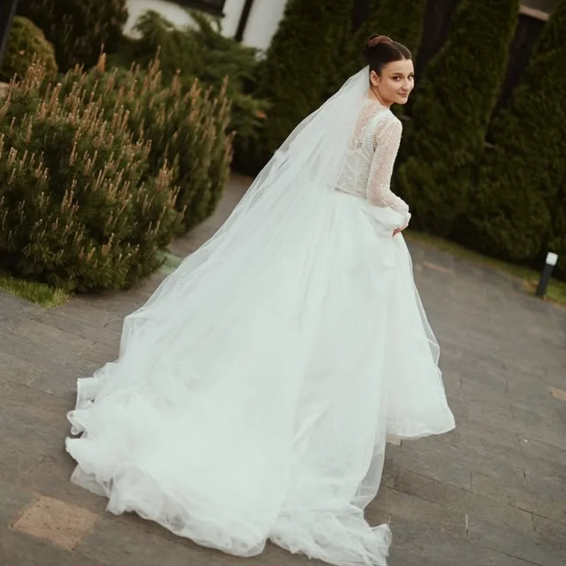 ที่กําหนดเองเงาหรูหรางาช้าง Ball Gown Royal ชุดแต่งงานคริสตัล applique Sweetheart รูปลอกลูกปัดยาวหาง Made Robe De