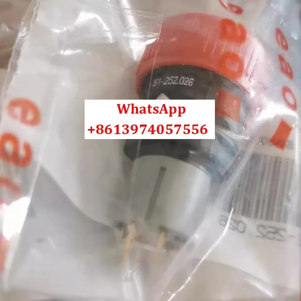 

51-252.026 Emergency stop button switch