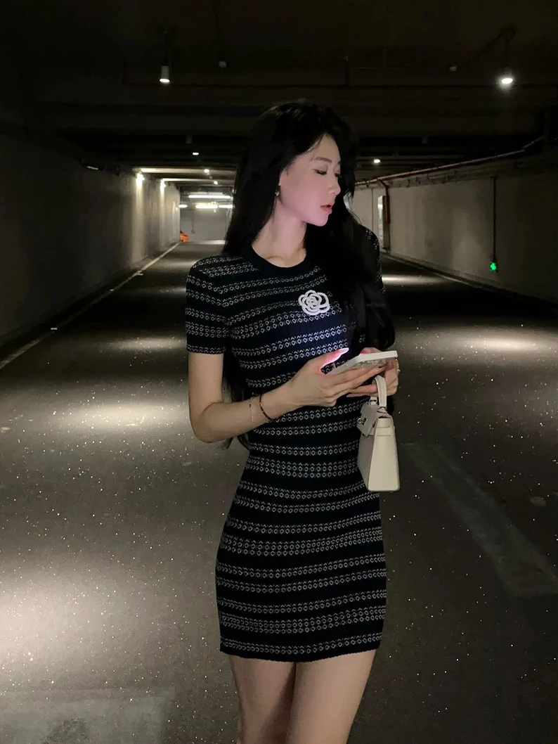 

Осеннее сексуальное облегающее бедра платье в корейском стиле, женское шикарное вязаное мини-платье с круглым вырезом и короткими рукавами, модное повседневное