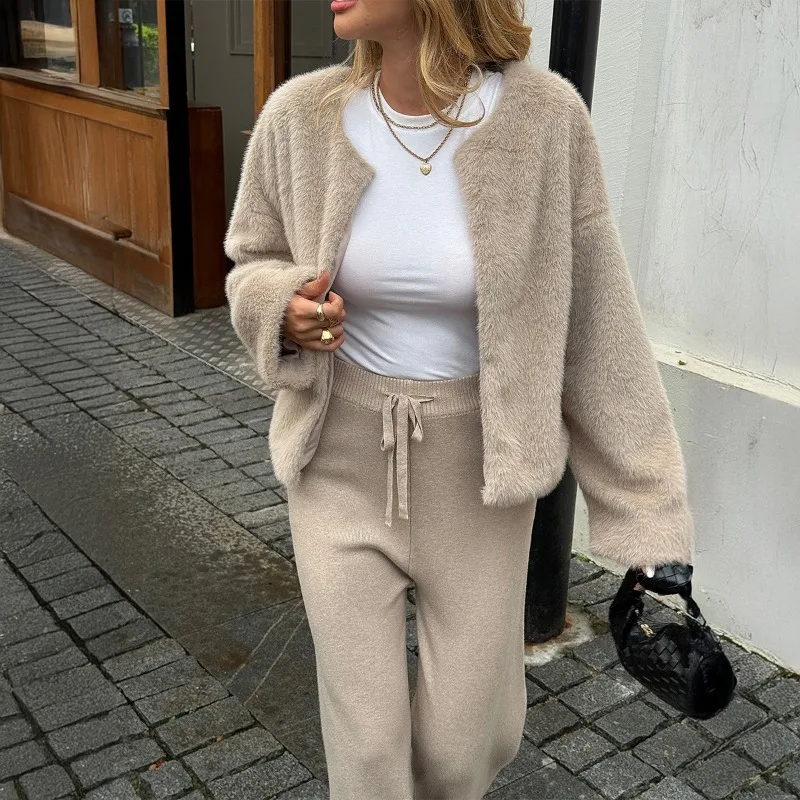 

Women's Autumn and Winter Round Neck Simple Plush Long Sleeve Solid Color Coat Casual Jacket