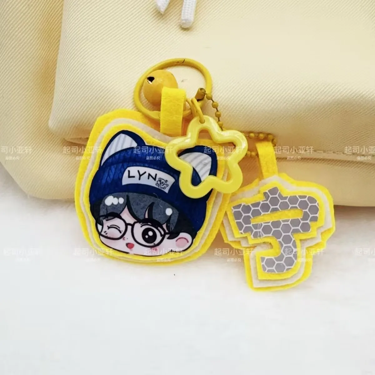 

Супер милая кукла Liu Yuning с большой головой, нетканый подвесной аксессуар, школьный рюкзак, подарок на день рождения, милый брелок, готовый продукт