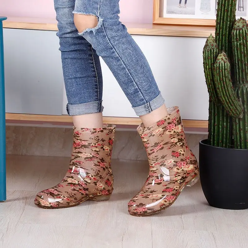 Stylish Women's Mid Calf Waterproof Rain Boots with Fleece Lining AntiSlip Boots for Kitchen Outdoor Work Warm Winter Footwear