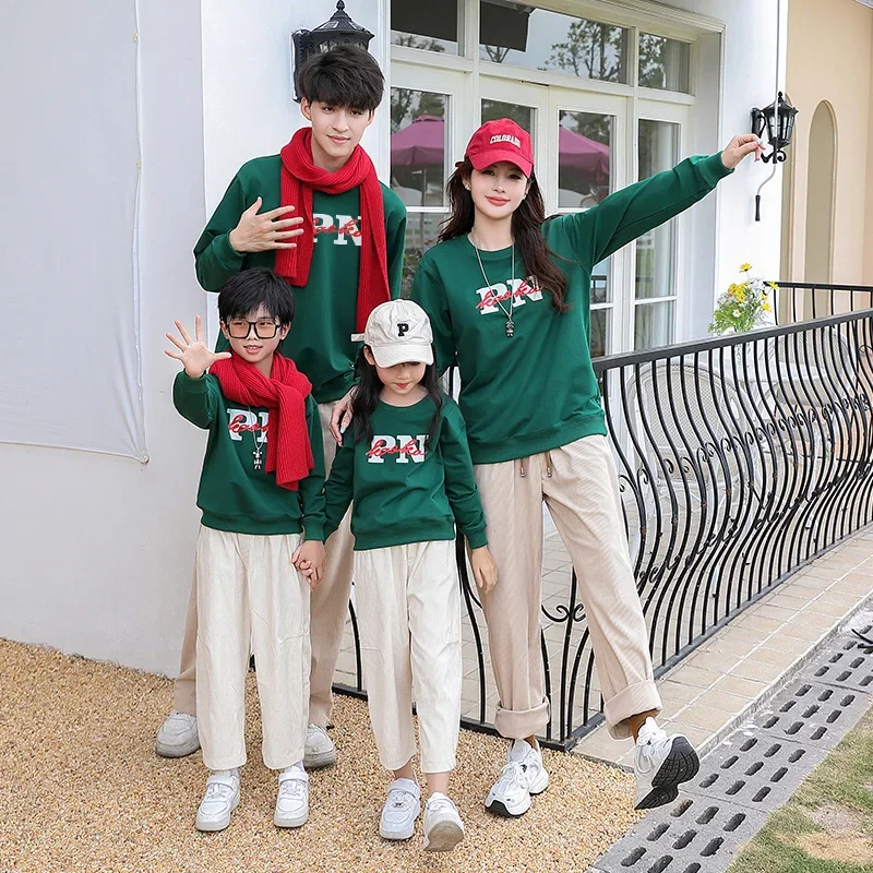 

Christmas Family Matching Green Long Sleeve Sweatshirts Parents and Children New Year Clothes Dad Mom and Daughter Son Clothing