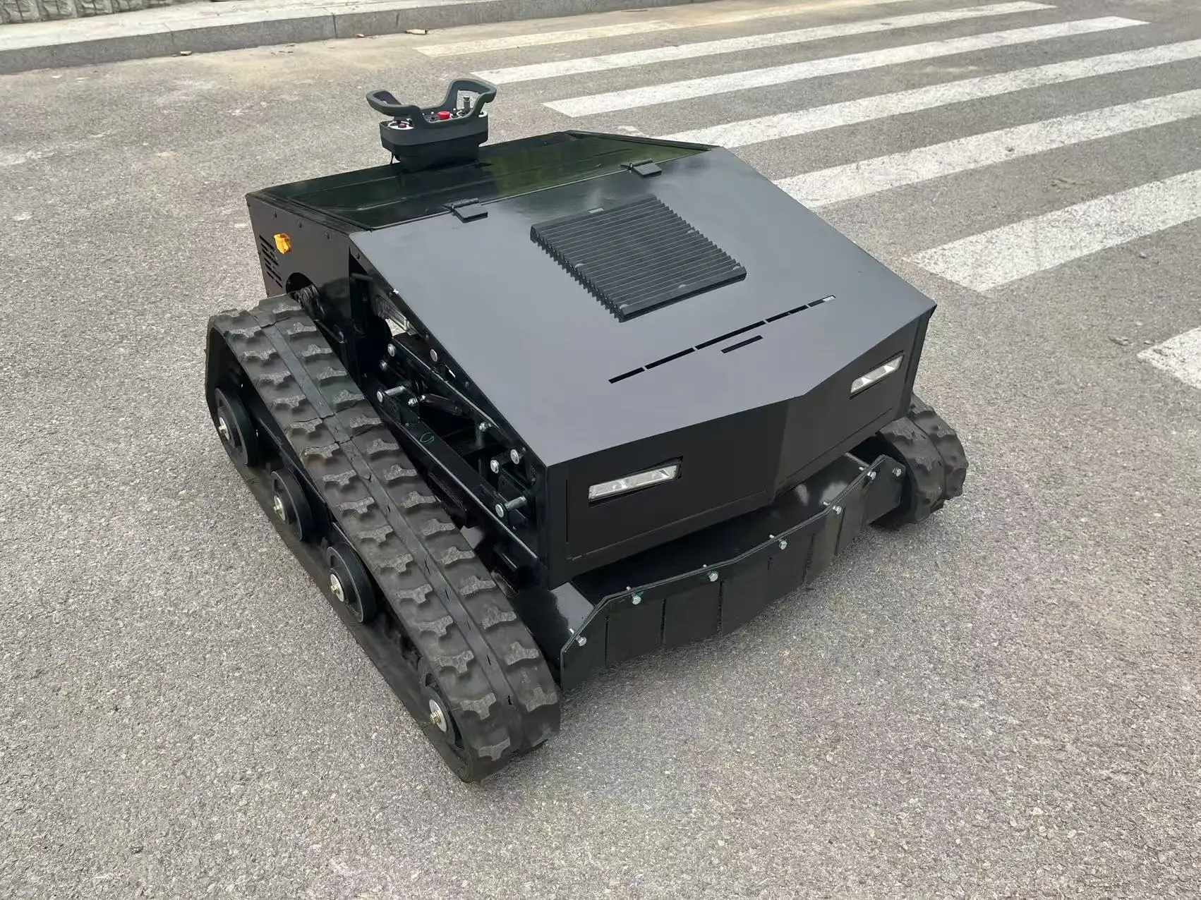 원격 제어 예초, 지능형 보행, 45 °   경사면 안전 등반, 과수원 농장 제초 로봇, 유연한 원격 제어