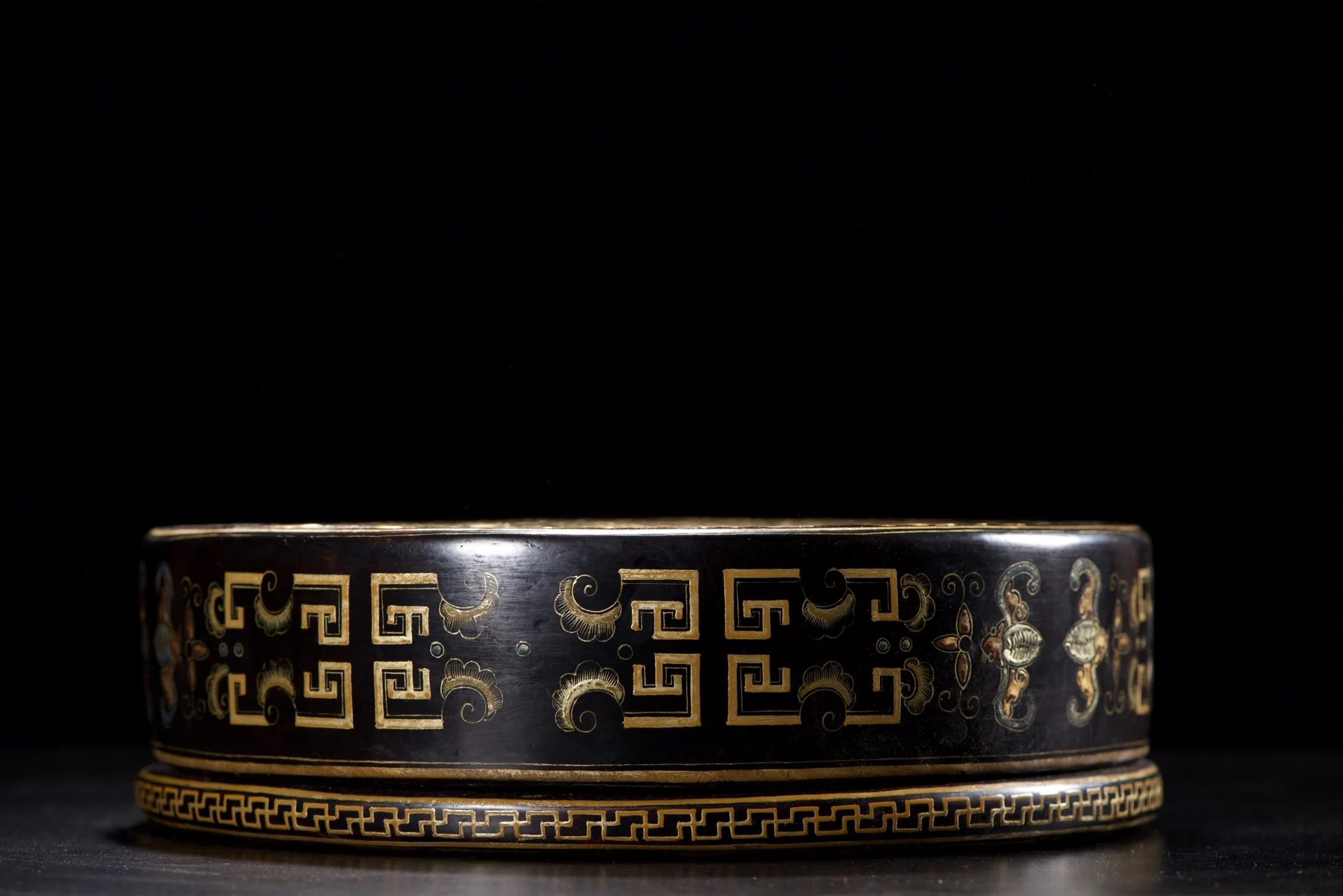 Old Wood Lacquerware Outline in gold Entangled floral patterns Bat pattern storage box storage box Study Amass wealth Ornaments