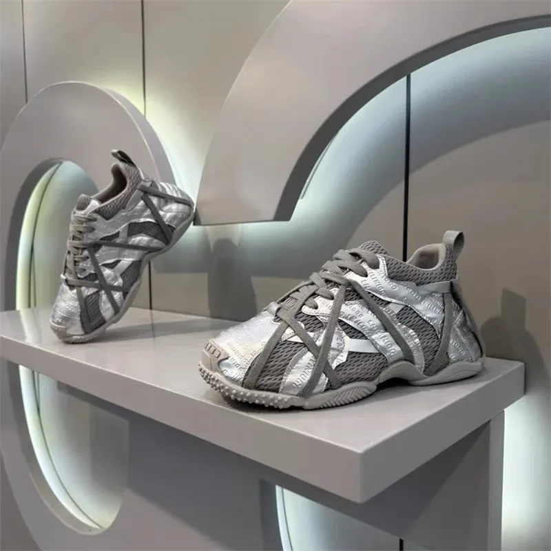 

Кроссовки Мужские дизайнерские туфли с нижней частью Модные повседневные дышащие туфли из спилка из спилка на увеличенной платформе