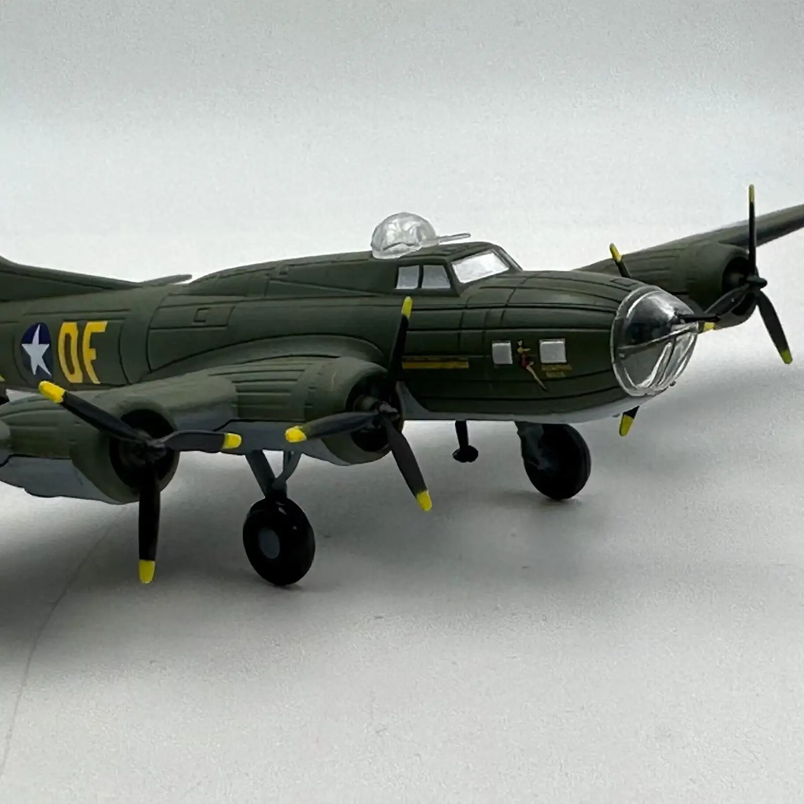 

1:144 B17 Diecast Fighter Model with Base for Living Room Cabinet Bedroom
