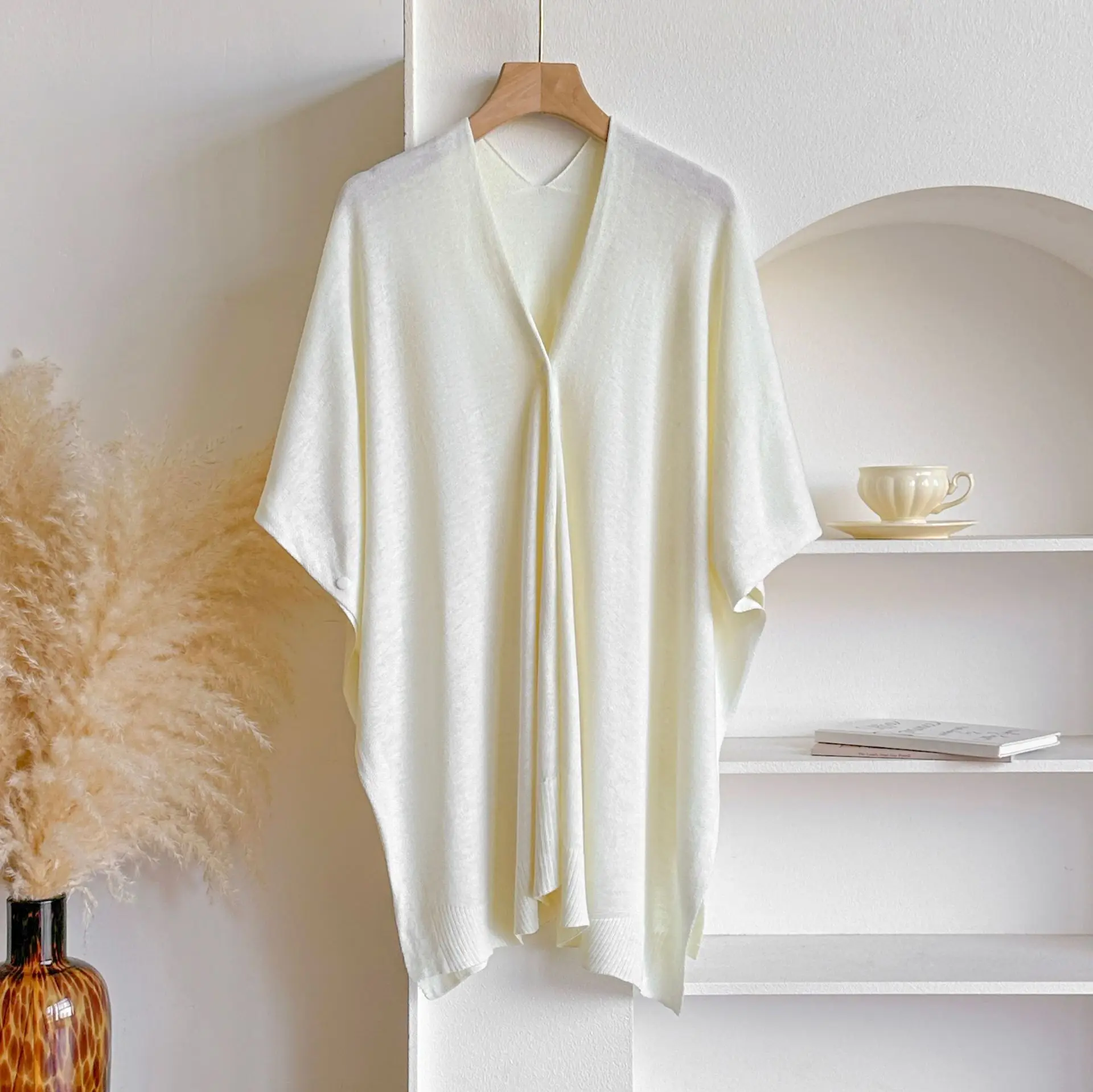 최신 디자인 니트 망토 여성용 브이넥 단색 원버튼 숄 심플 패션 부드러운 얇은 자외선 차단 코트 여성용 스카프