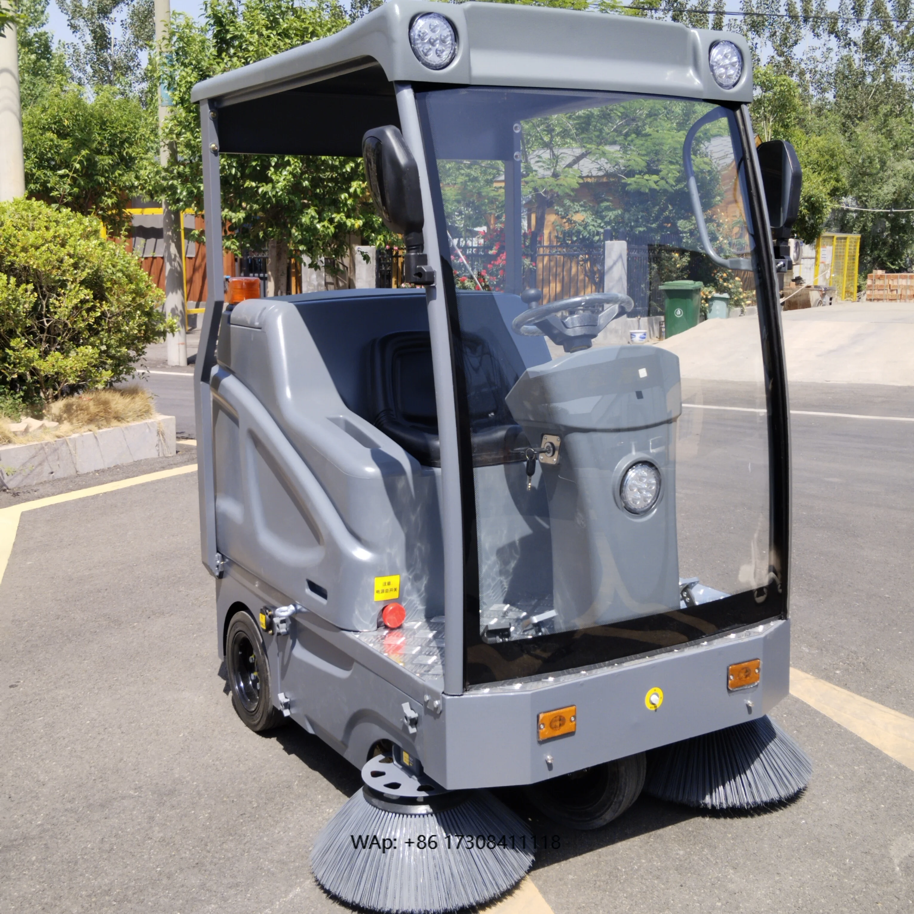 Driving Road Electric Sweeper Truck Industrial Cleaner Collecting Dust Rechargeable Electric Sweeper