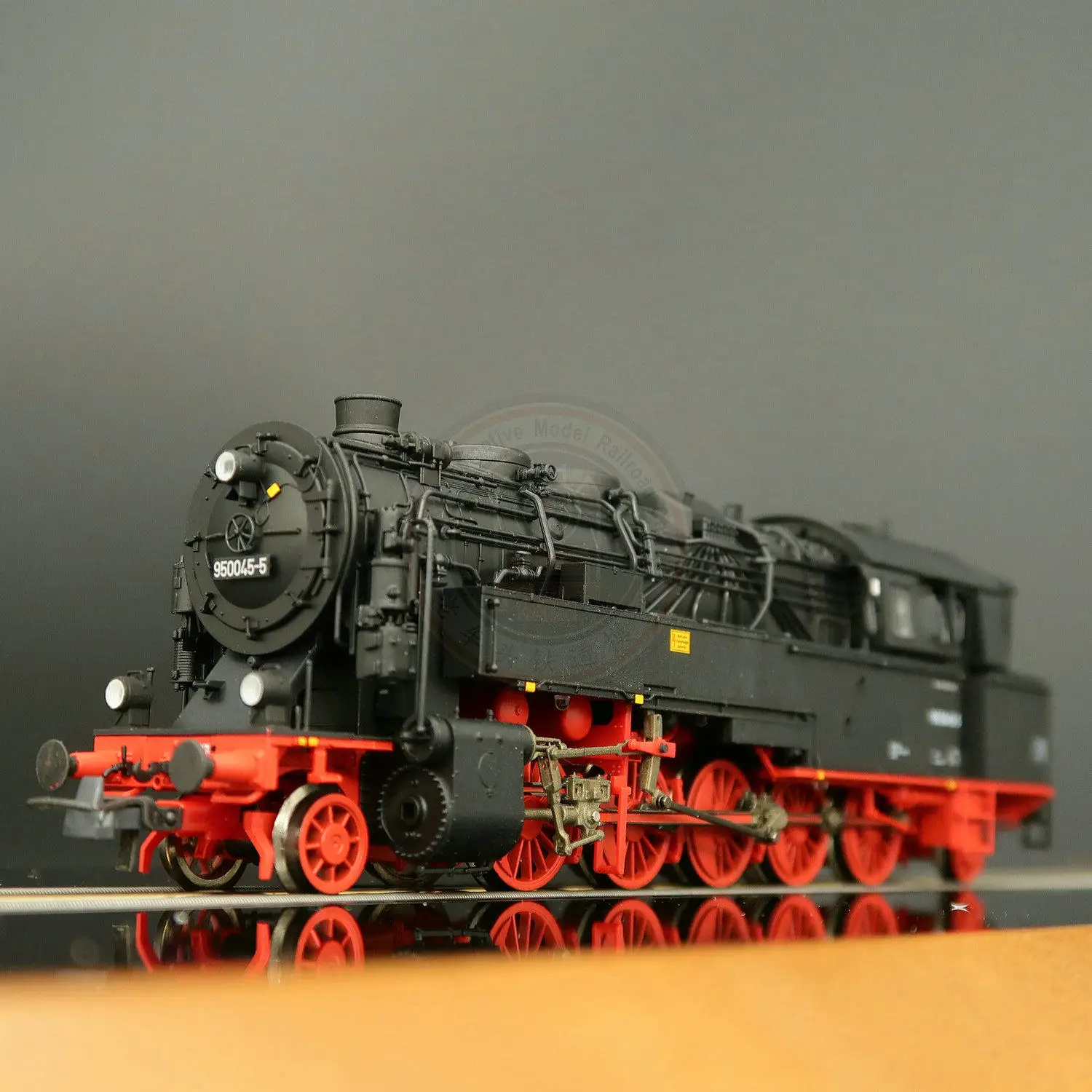 ROCO HO Type 1/87 modeltrein, stoomlocomotief BR95, 7110008, met digitale geluidseffecten en rook, een leuk cadeau voor volwassenen.