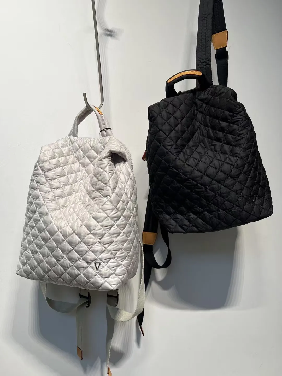 Fashionable Diamond Pattern Large Capacity Women's Backpack 2026 New Style Versatile Lightweight Portable High-End Feel