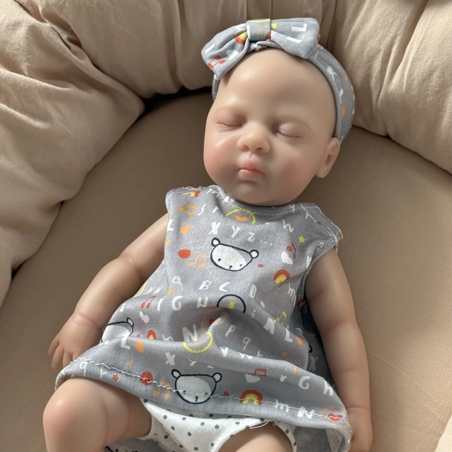Lebensechte realistische 30CM Real Touch Ganzkörper-Festsilikon Sehr weiche elastische Haut Mädchen wiedergeborene Babypuppe Kunstspielzeug Geburtstagsgeschenke