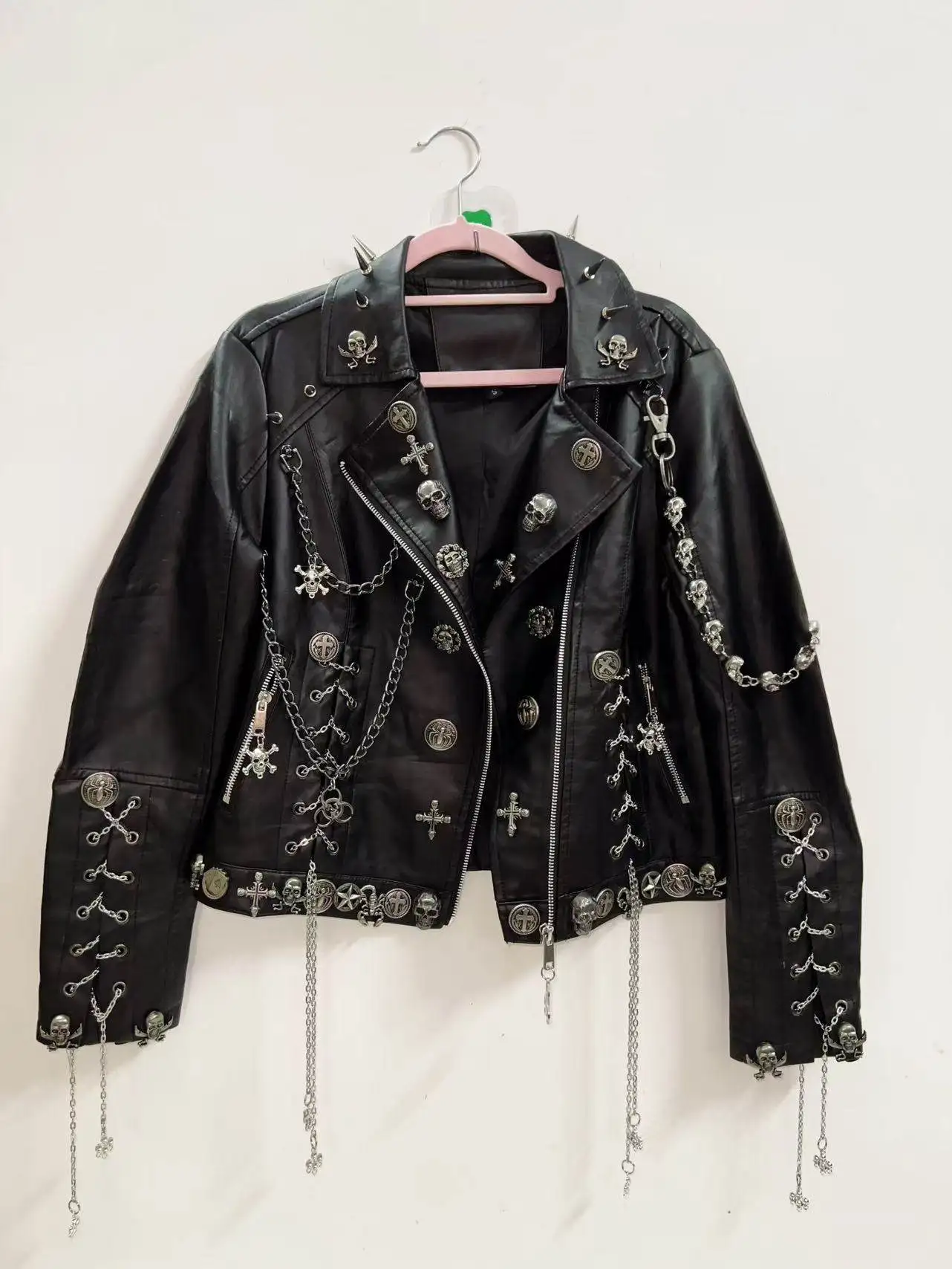 Jaqueta Feminina Curta de Couro PU com Correntes e Rebites Pesados, Estilo Gótico Punk Rock Urbano, Nova Coleção Primavera/Outono